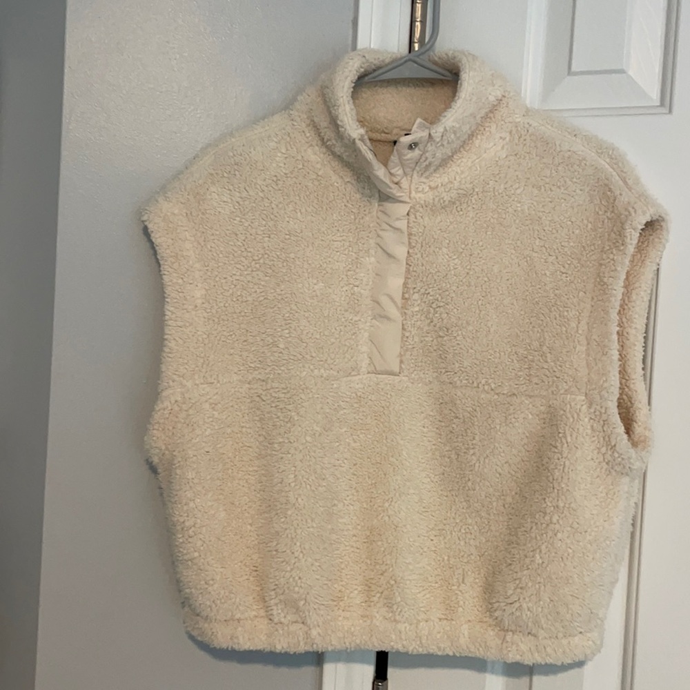 H & M Divided Cream Fleece Vest. Soft and Comfy. Size S $15